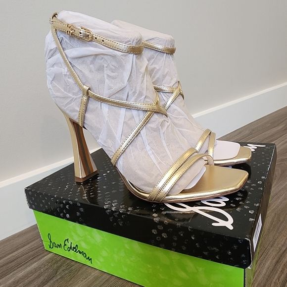 New in original box Sam Edelman Lilly gold leather 4.5 inch heel, size 10 - Picture 5 of 10